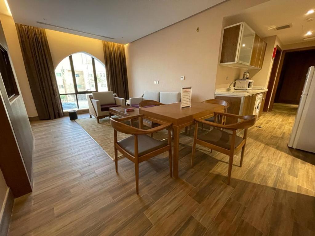 Hosta Al Yasmin Aparthotel Рияд Екстериор снимка